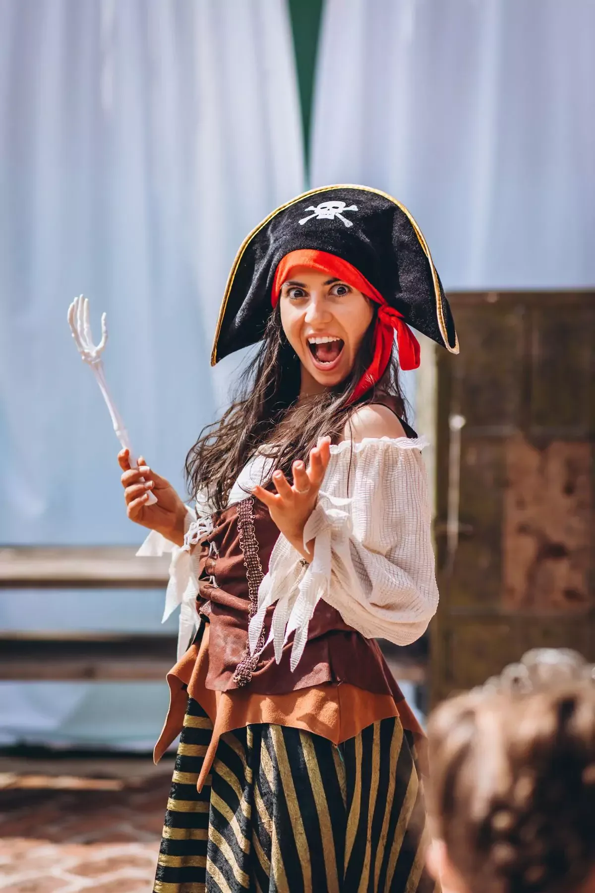 Аниматор Ina с деца на детско парти - повече от 15 години опит